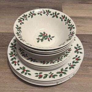 4 Piece Royal Norfolk Holiday Set